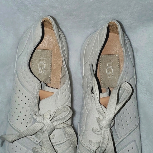 UGG Tye Sneaker Size Women's 8 - Picture 9 of 14